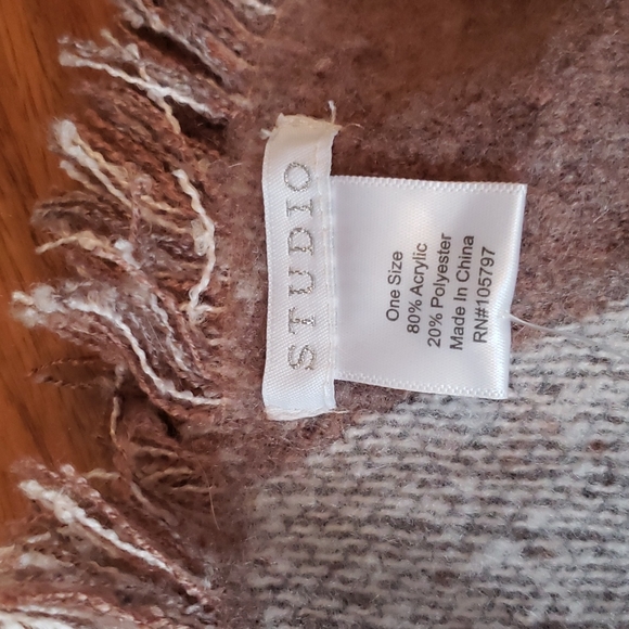 NEW women's wrap - Picture 4 of 4